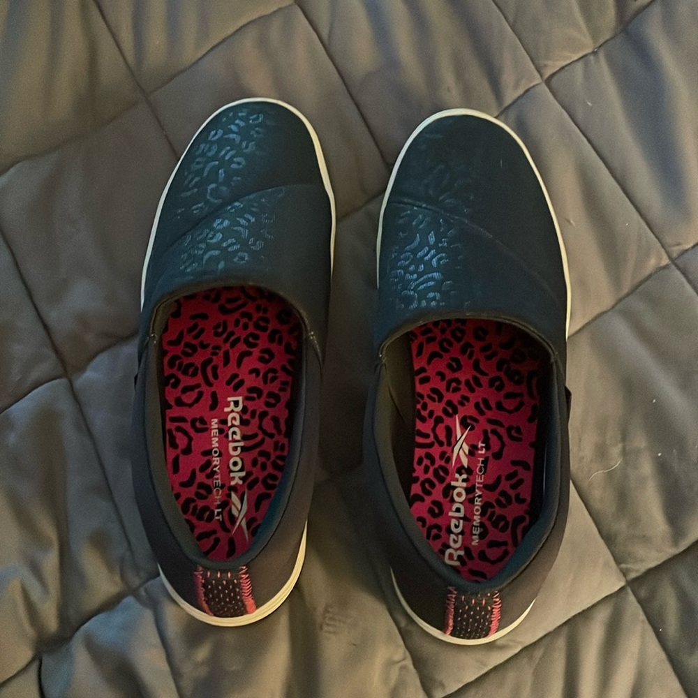 Reebok size 10 navy slip on